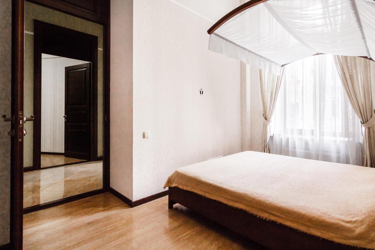 Downtown Prestige Apartment Odesa Exterior foto
